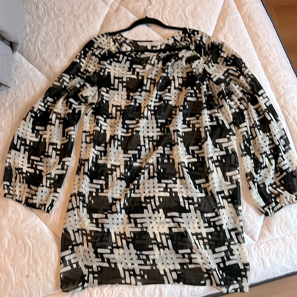 Gently Worn- Rachel Roy Sheer Geometric Prints Tunic.